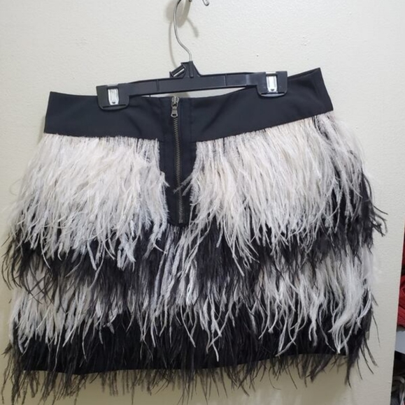 🆕 CLUB MONACO  - NWT PINK & BLACK FEATHER SKIRT - Picture 4 of 6
